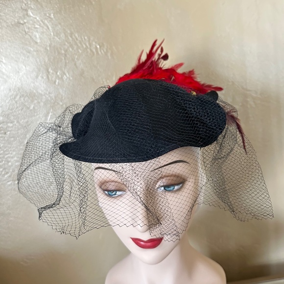 ADORABLE 1940s\' BLACK TILT HAT + RED FEATHERS & VEIL